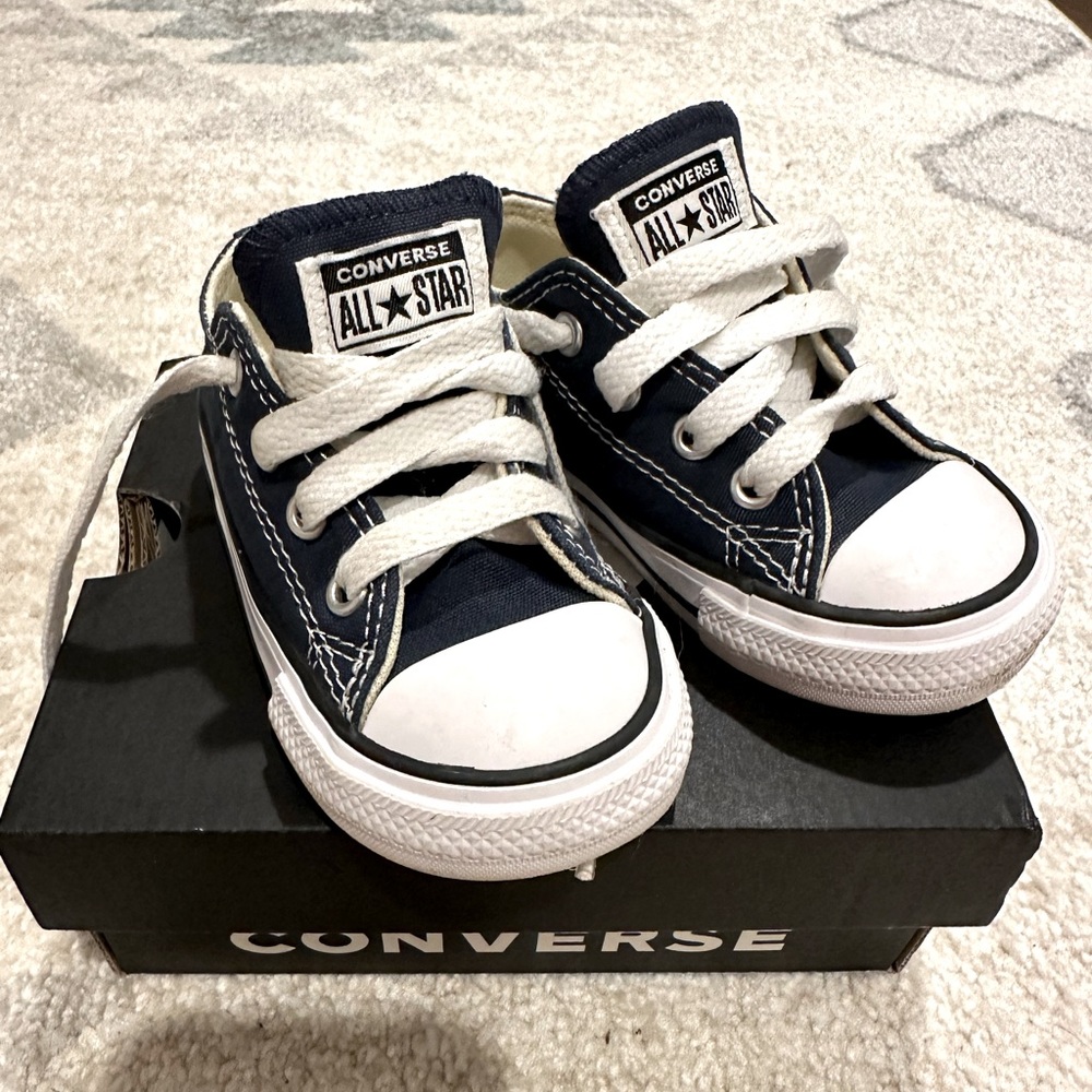 FLASH SALE!! Like New Converse Sneakers